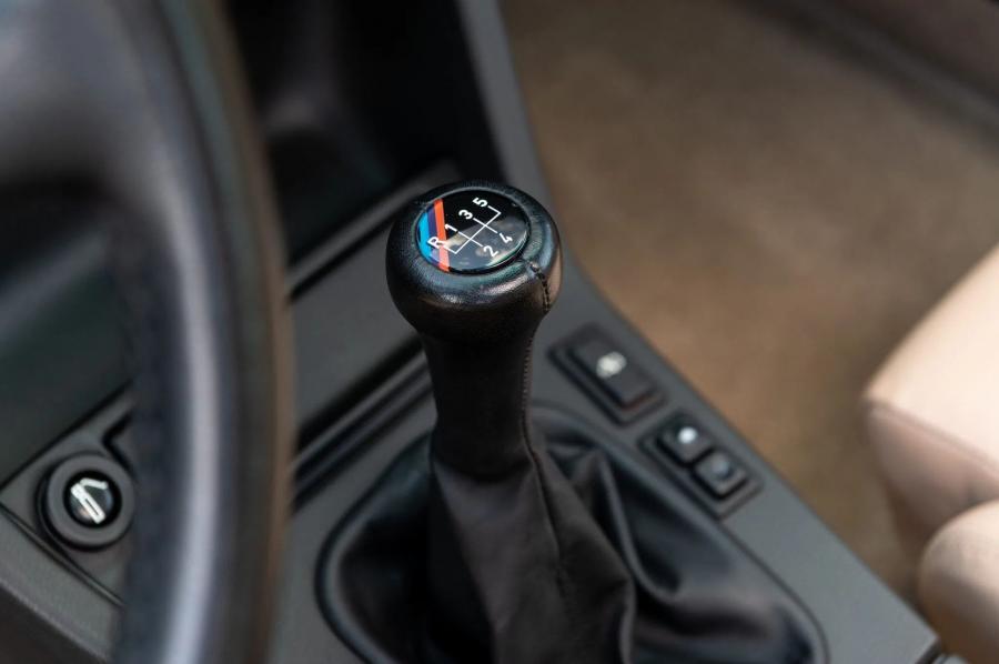 Детали интерьера BMW M3 Coupe (E30) 1988 года  (NA) (фото 117 из 231)